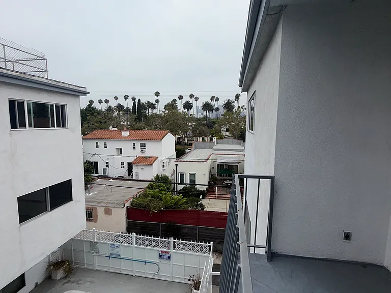 345 S Doheny Dr #304 — Photo 22