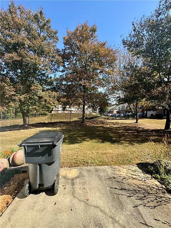 3 bed, 2.5 bath, 1718 sqft, $2,550 — Photo 3