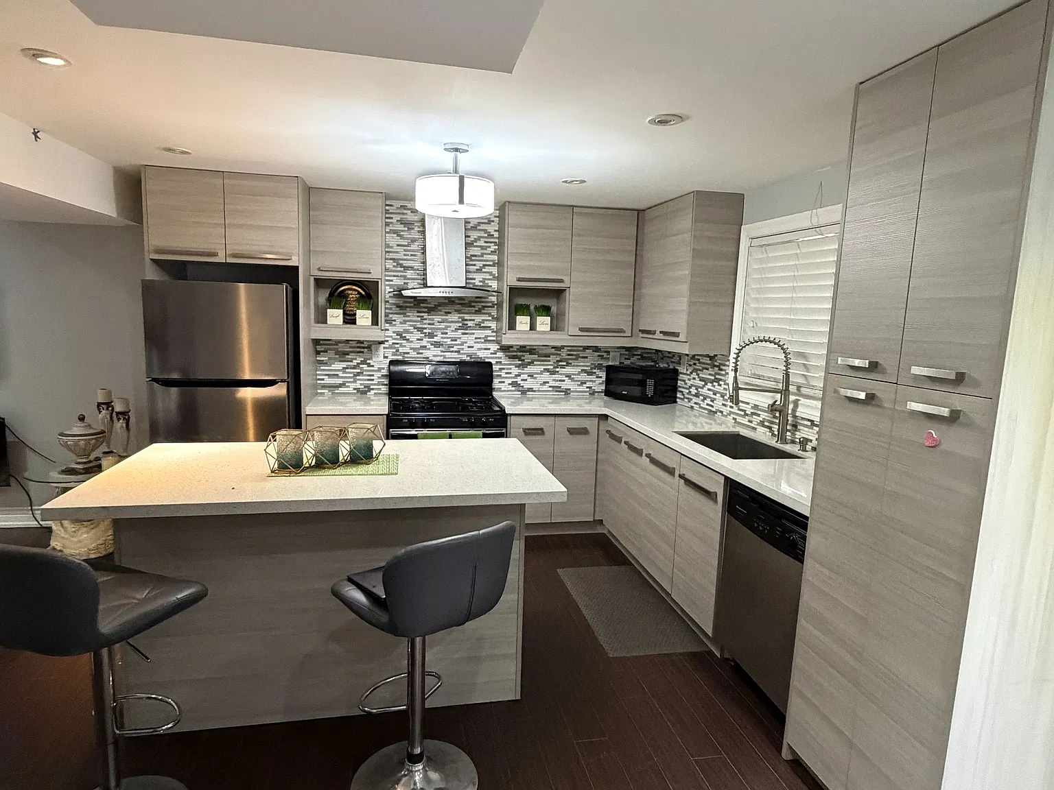2 bed, $1,950 — Photo 2