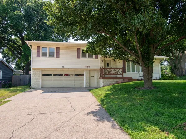 928 29th St, West Des Moines, IA 50265