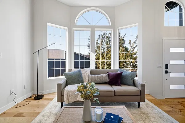 4 bed, 1818 sqft, $3,500 — Photo 2
