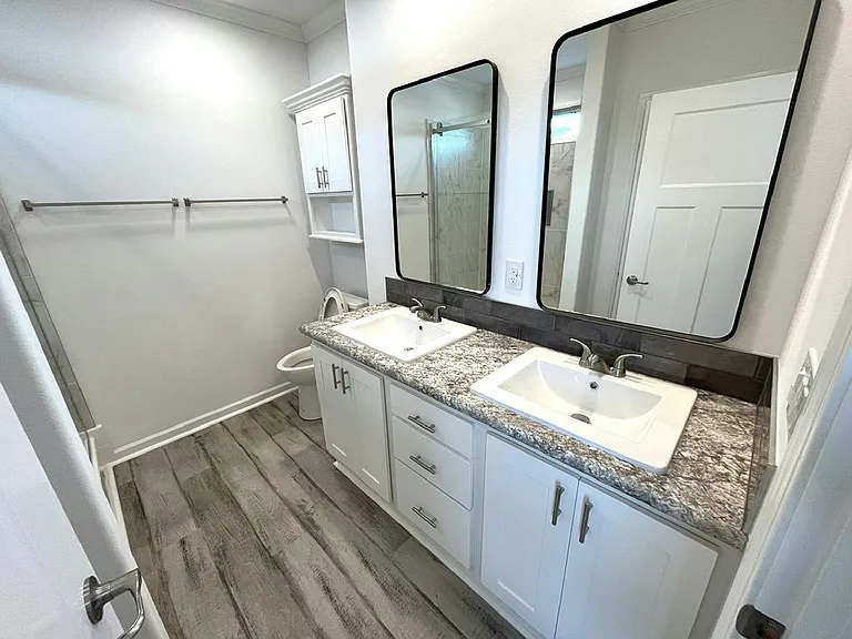 5668 Woodford St #5668E — Photo 18
