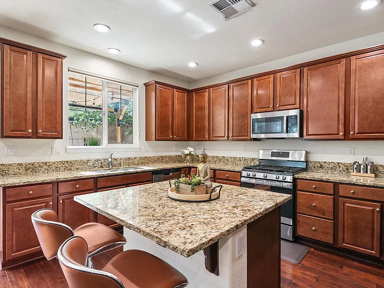 10830 Pebble Hill Dr — Photo 5