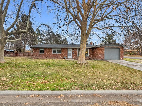 3rd image of 2908 S Meadowbrook Dr