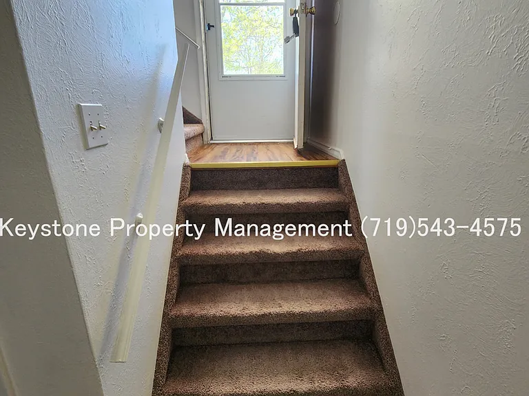 Charming Townhome in Pueblo West Comfortable & Convenient Living $1300/$1300 — Photo 8
