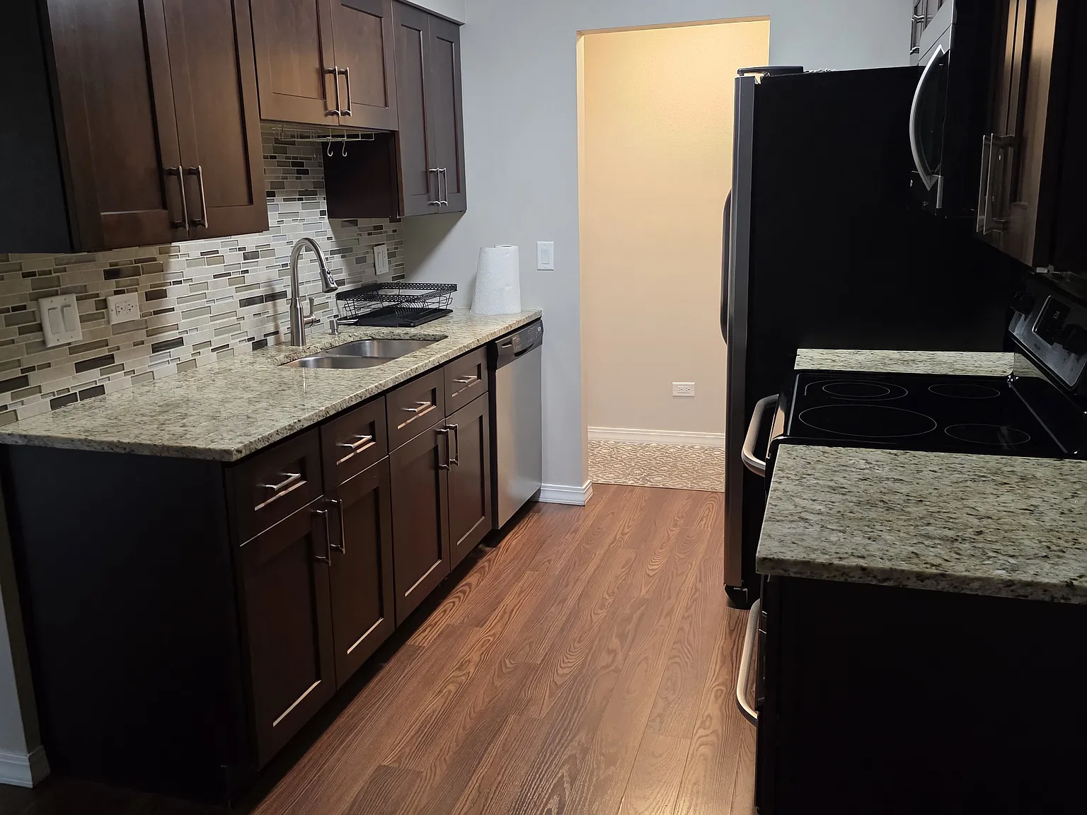 2 bed, 1.5 bath, 900 sqft, $1,800 — Photo 3