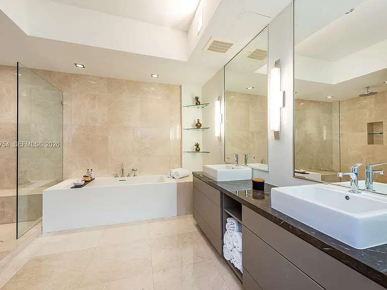 50 S Pointe Dr #3302 — Photo 17