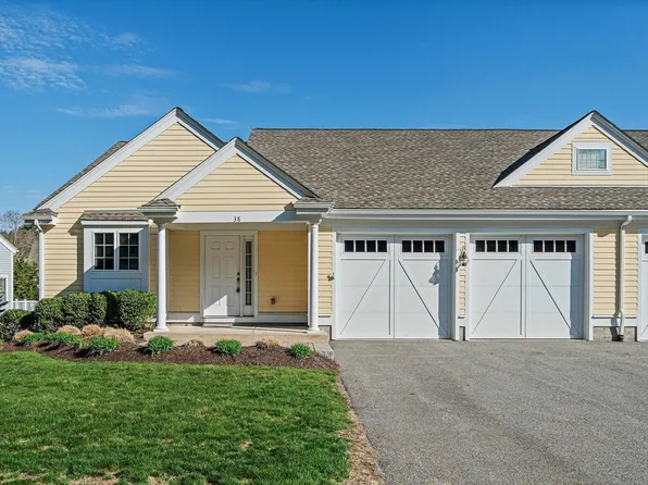 38 Carriage Ln #38, Duxbury, MA 02332