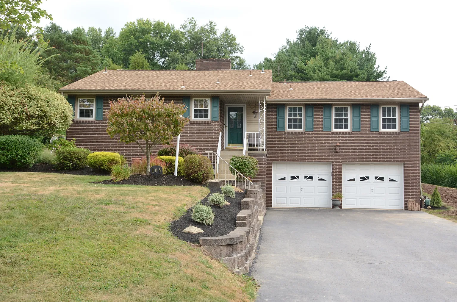 105 Essex Knoll Dr photo 1