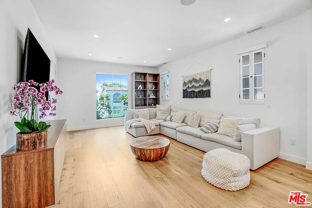 2 bed, 2.0 bath, $6,000 — Photo 1