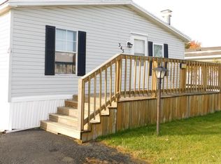345 Applewood Dr, Lockport, NY 14094