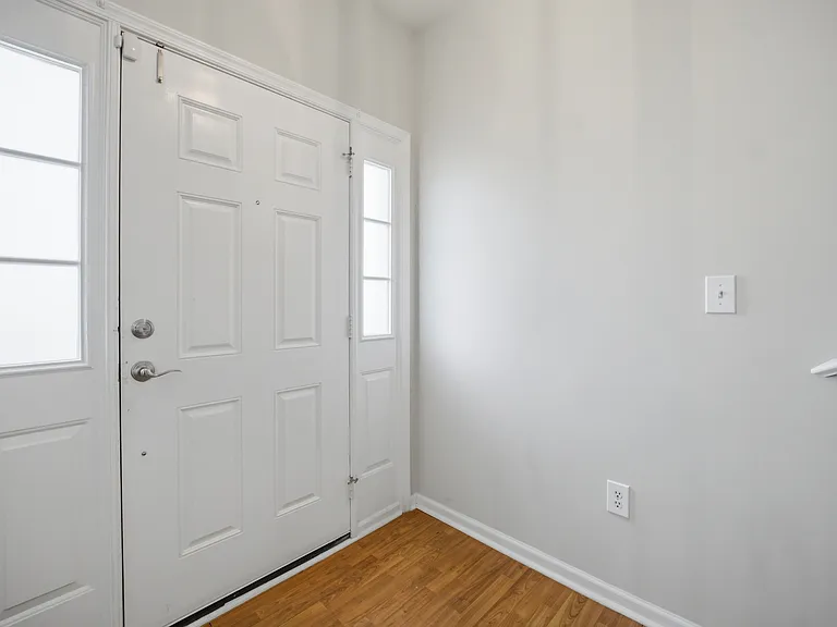 5325 Brinsley Ln — Photo 3