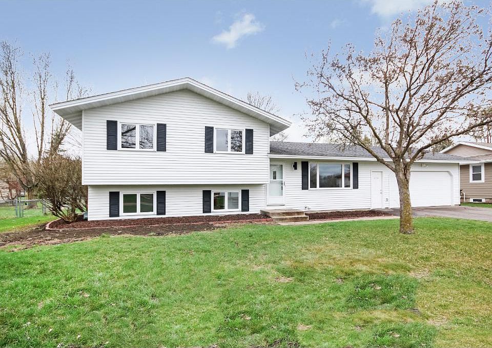 1st image of 270 117th Ln NE