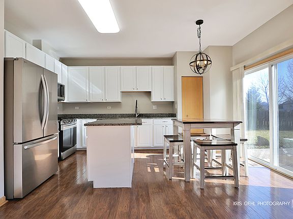 5th image of 799 S Waterbury Dr