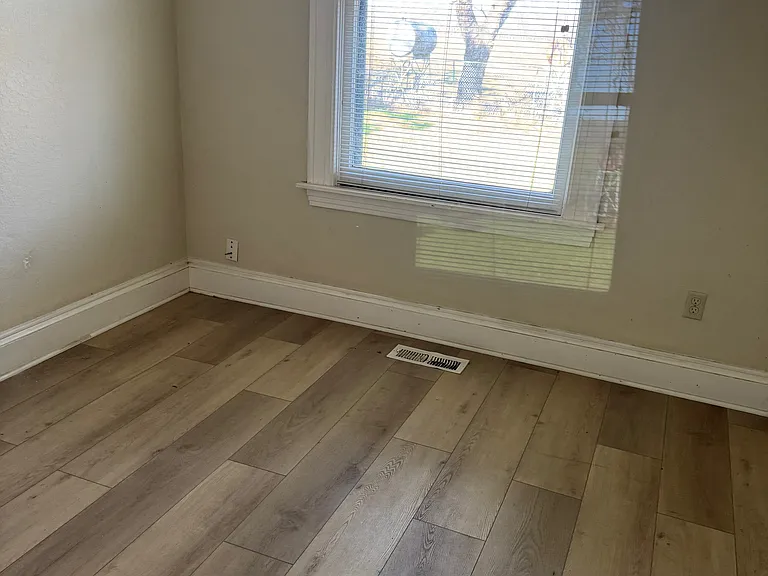 9151 Campbell Rd — Photo 38