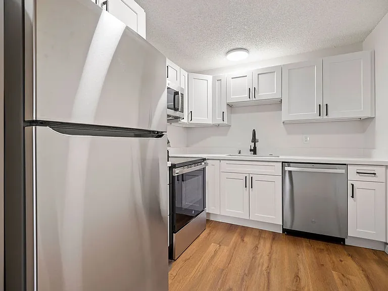 Arbor Heights | New Fully Renovated Apartments | Move in Specials! — Photo 18