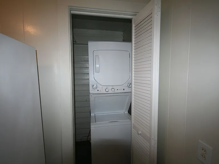 813 W Knox St #A — Photo 12
