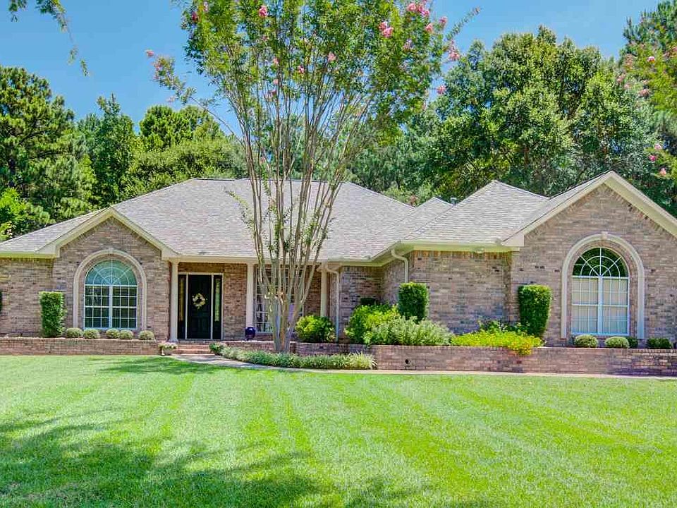 1st image of 17947 Oak Forest Dr