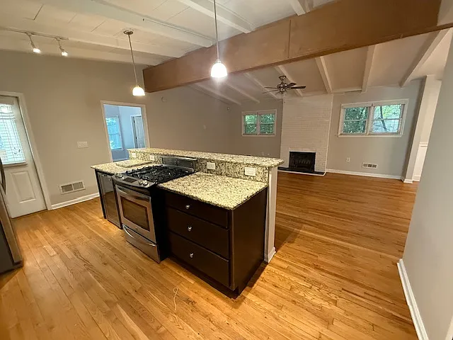 3 bed, 1500 sqft, $2,700 — Photo 4