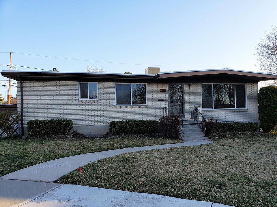 2932 S Zenith Circle