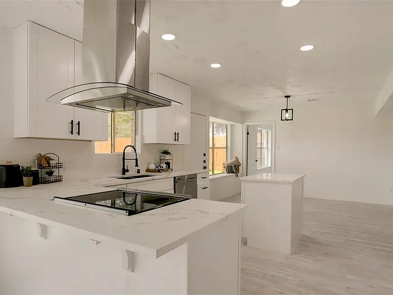 7926 Windy Creek Dr — Photo 17