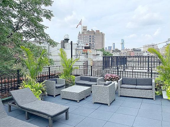 4th image of 7 Cornelia St APT 4A