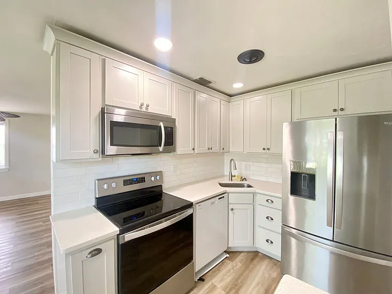 70 Brooks Dr — Photo 12