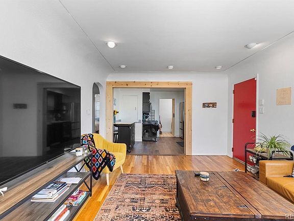 5th image of 111 S Perry St