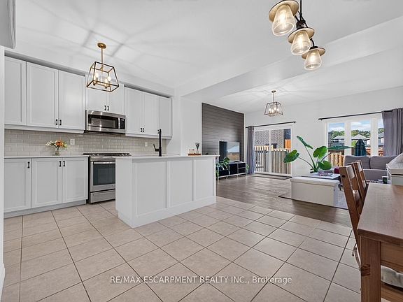5th image of 3980 Crown St
