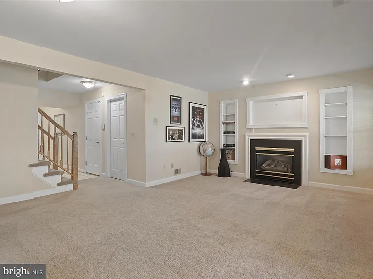 7441 Heatherfield Ln — Photo 4