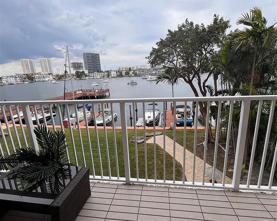 1st image of 400 Golden Isles Dr APT 20