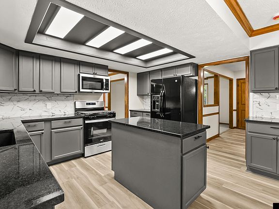 5th image of 702 E Cary St