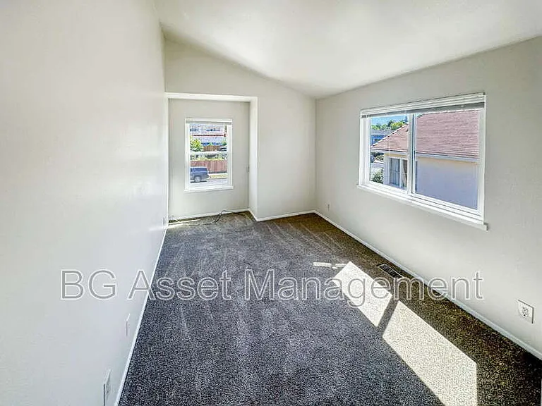 810 3rd St — Photo 11