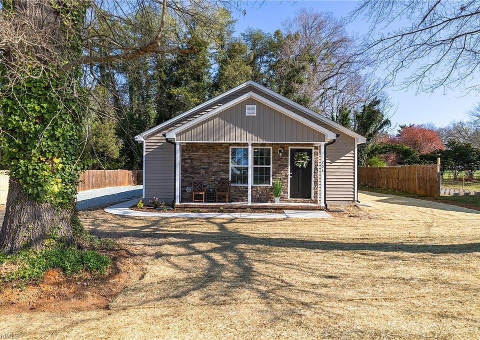 1st image of 208 Circle Dr