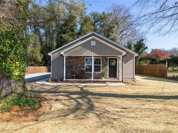 208 Circle Dr, Gibsonville, NC 27249