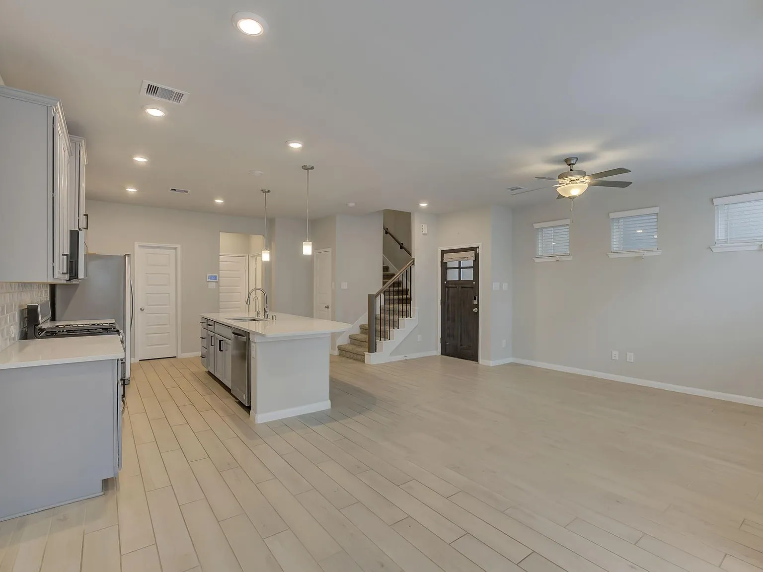 3 bed, 2.5 bath, 1873 sqft, $2,500 — Photo 3