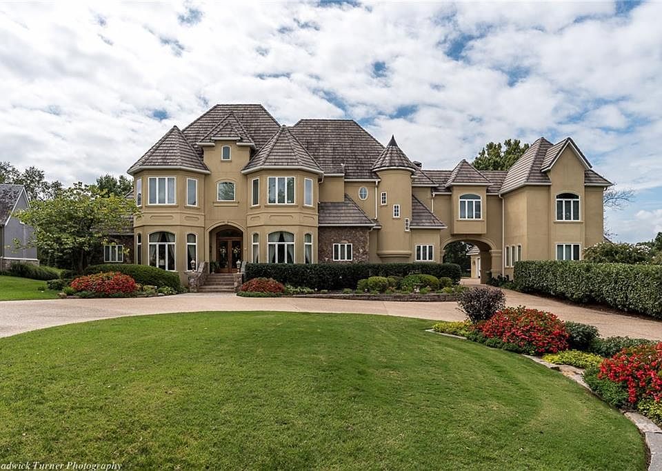 1st image of 22 W Pinnacle Dr