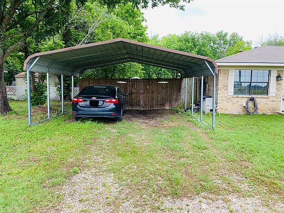 3rd image of 841 E Kaufman Ave