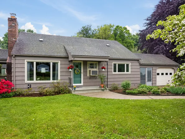 35 Dock Road, Montville, CT 06382