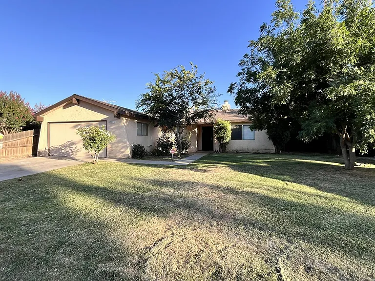 5337 W Richert Ave — Photo 1