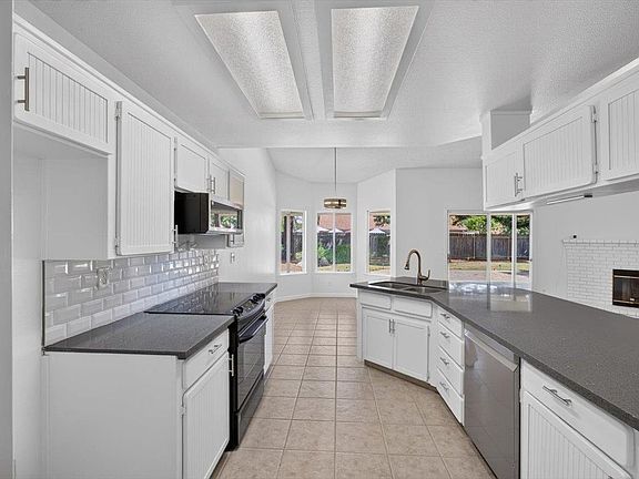 2nd image of 2539 Stuart Ave