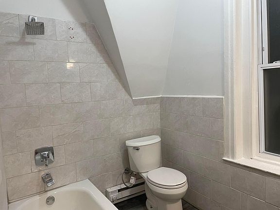 5th image of 5300 Wayne Ave Unit 3