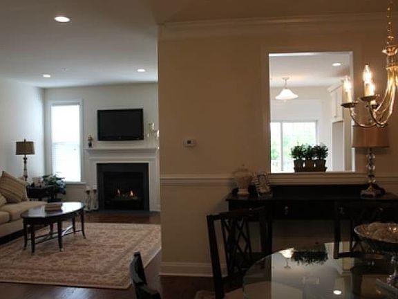 3rd image of 124 Wyndham Ln