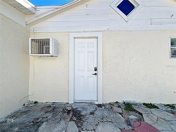 2nd image of 944 18th Ave S #B