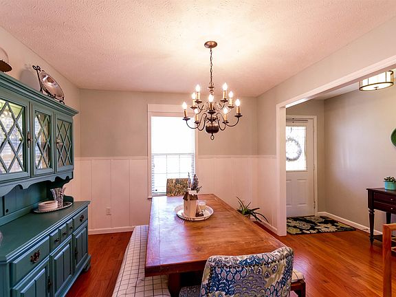 2nd image of 2836 Lone Oak Dr
