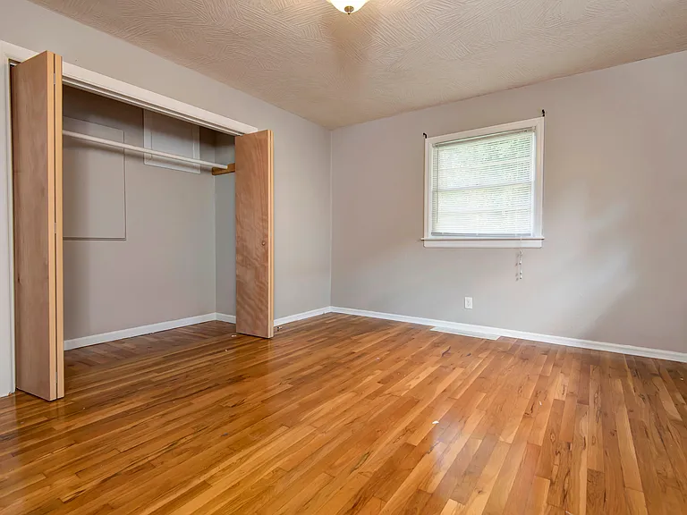 828 S Rogers Ave — Photo 10