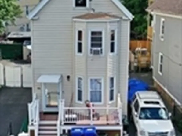 16 Oakwood St, Dorchester, MA 02124