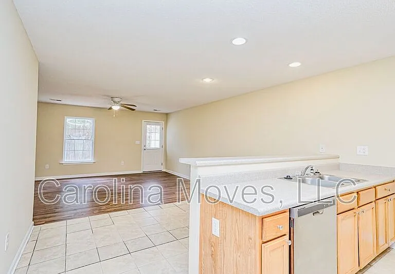 526 Seays Crest Dr — Photo 3