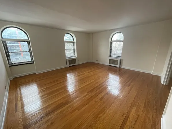 2728 Henry Hudson Parkway image 3 of 12