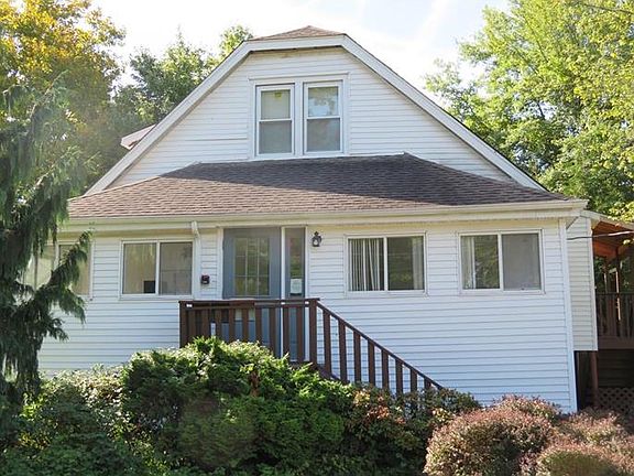 2nd image of 17 Schriever Ln